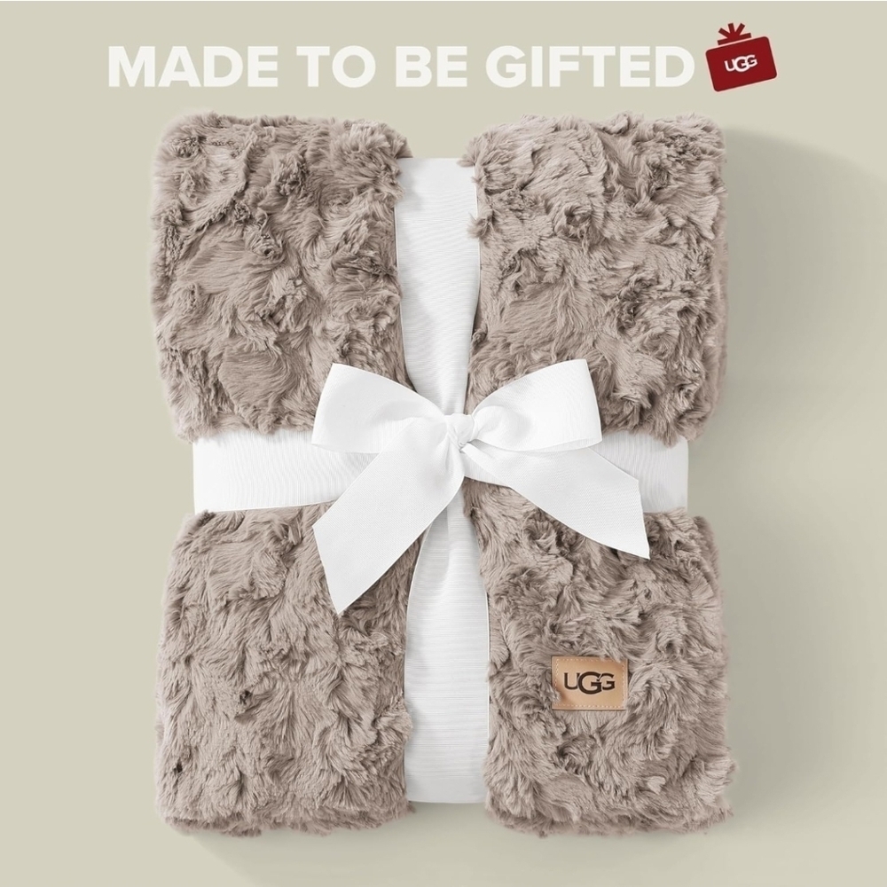 UGG Adalee Faux Fur Throw Blanket In Oyster Brown 50" x 70" New - Picture 3 of 3